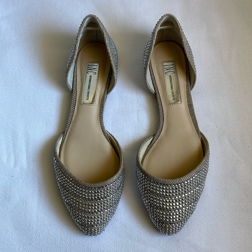 INC International Concepts Women’s Crescent Silver Flats Size 5.5M.